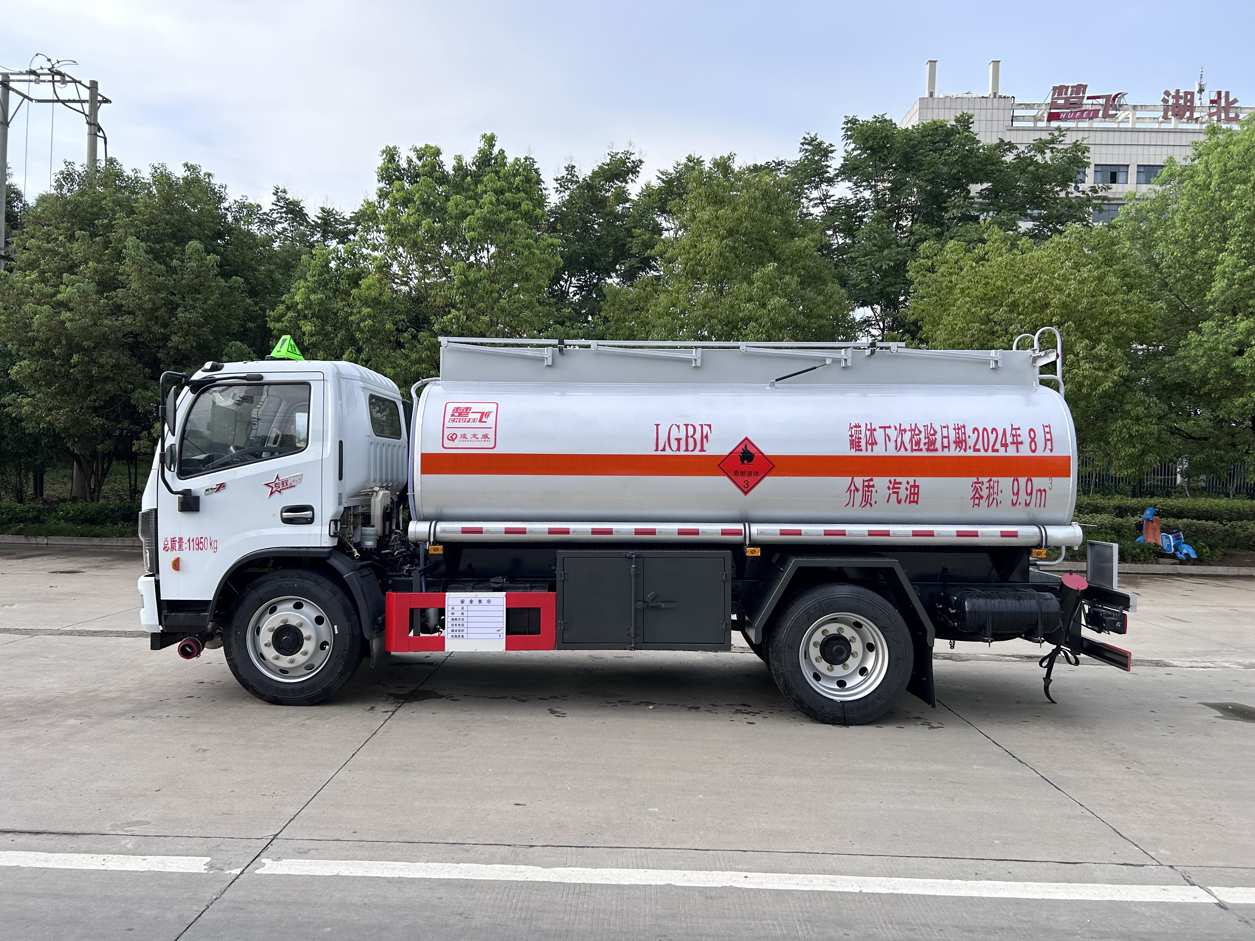 东风多利卡D7系列 9.9方加油车
