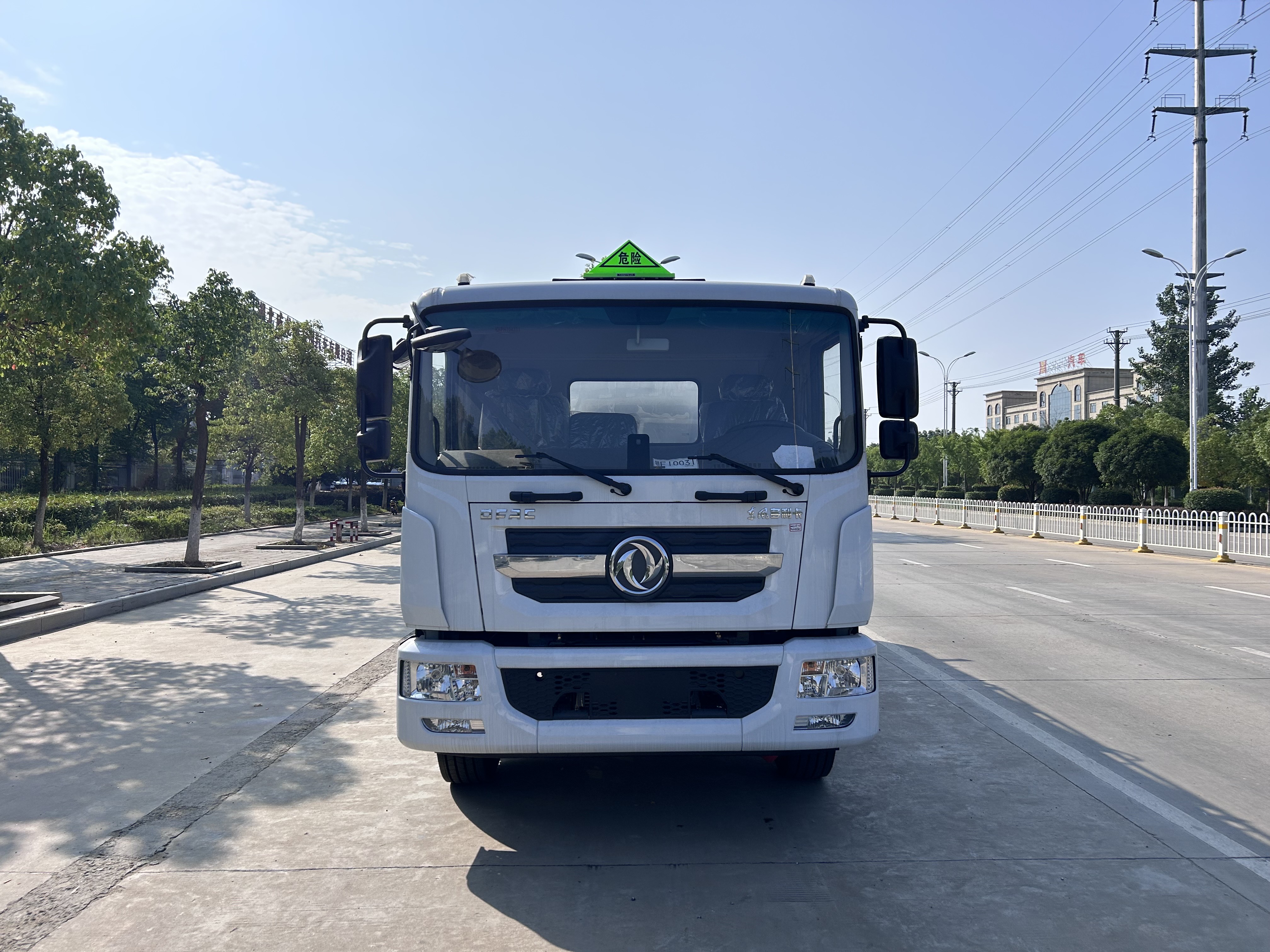 成龙威牌：D9 15立方加油车